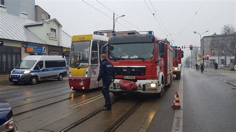 Wypadek na Piotrkowskiej w Łodzi Pasażerka ranna w zderzeniu tramwaju