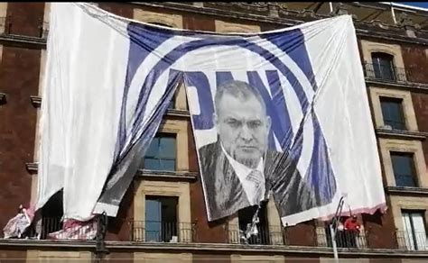 Manifestantes Retiran Lona De Garc A Luna En Marcha Del Ine