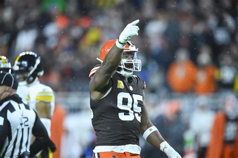 Nick Chubb Plows Through Heavy Snow For Yard Td Giving Browns