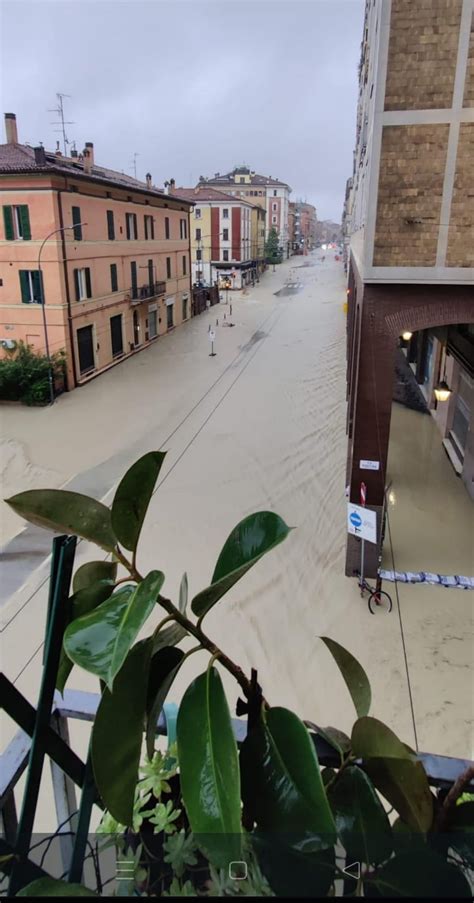 Alluvione a Bologna molte strade chiuse in tutta la provincia éTV Rete 7