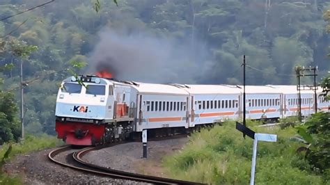 Akselerasi Lokomotif Kereta Pasundan Ketika Akan Menanjak Sampai Keluar