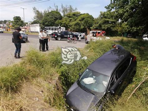 Se Registra Volcadura De Camioneta En Carretera Federal Veracruz Xalapa