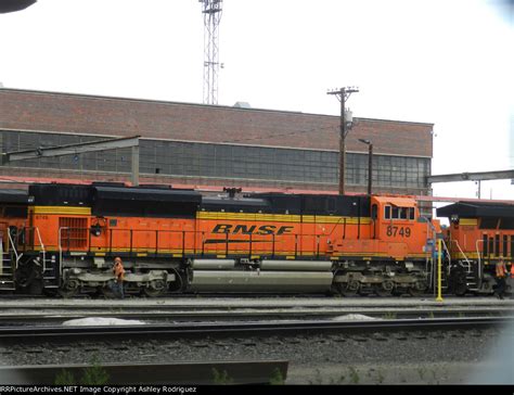 Bnsf 8749