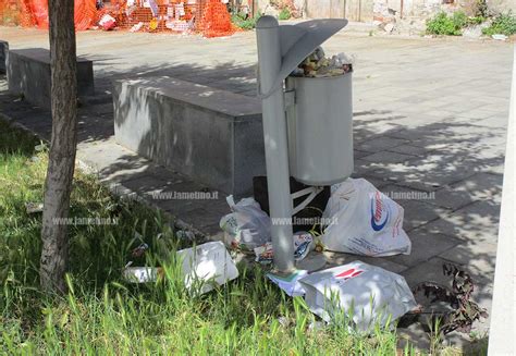 Lamezia Ancora Rifiuti E Incuria In Piazza Mazzini Il Lametino It