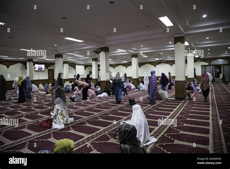 Muslims Gathered At The Mosque In Ramadhan Fasting By Doing Reading