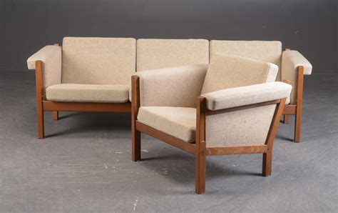 Hans J Wegner Tre Pers Sofa Samt L Nestol Auktionshuset