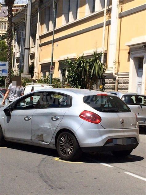 Incidente Stradale In Corso Mazzini A Sanremo Fotogallery Da Riviera