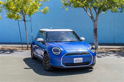 2024 Mini Cooper Electric Se Hardtop Vivi Yevette