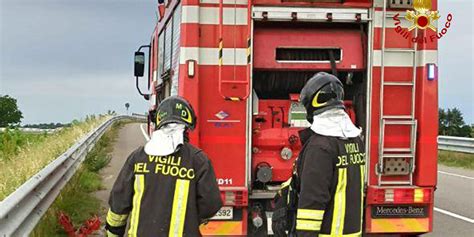 Auto Finisce In Canale Due Morti Nel Padovano