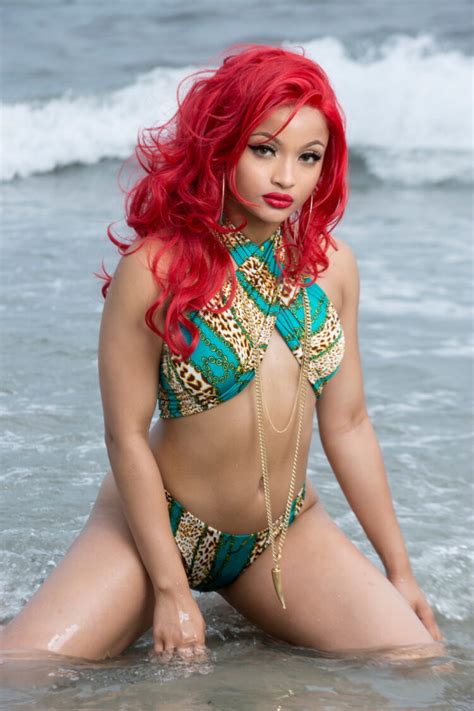 Hot Sexy Siaani Bikini Pics