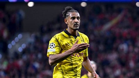 Dortmund S Bastien Haller D Cisif Contre L Atletico Madrid En C