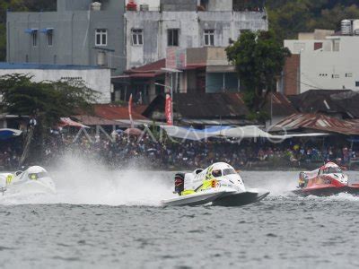 Kejuaraan Dunia F Powerboat Seri Danau Toba Antara Foto