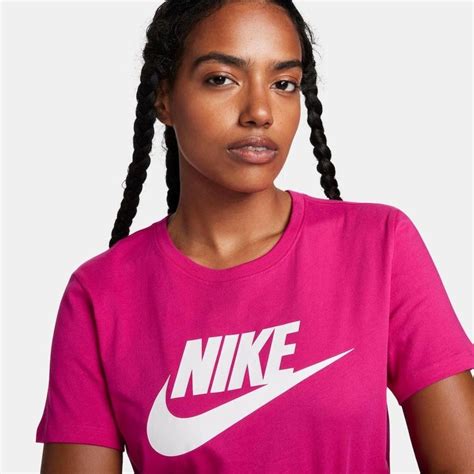 Camiseta Nike Sportswear Essentials Feminina Centauro