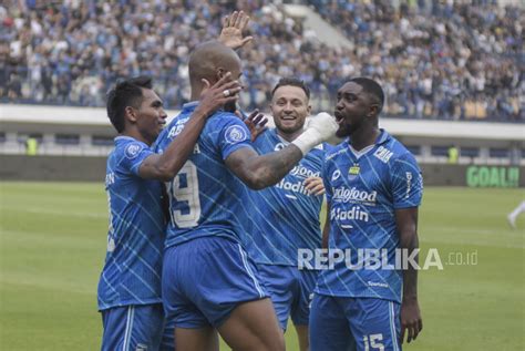 Laga Penting Malam Ini Bojan Hodak Minta Persib Berhati Hati Lawan