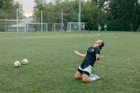 Wer Hat Fu Ball Erfunden Erfahre Den Namen Hier