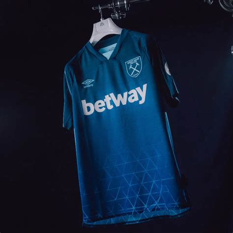 Nova Terceira Camisa Do West Ham Umbro Mdf