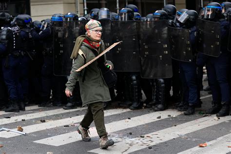 Manifestation Interdite Ou Spontan E Technique De La Nasse Motifs