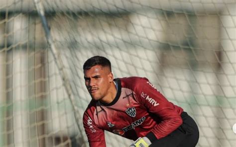 Vasco Estaria Interessado Na Contrata O Do Goleiro Matheus Mendes Do