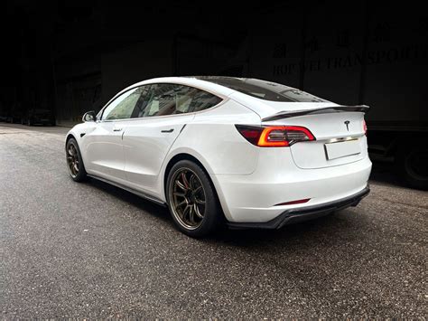 Tesla Model 3 White Work Emotion ZR10 | Wheel Front