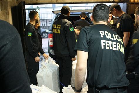 Polícia Federal Incinera 68 Toneladas De Drogas Apreendidas No Rio