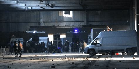 Los Mossos Empiezan A Desalojar La Rave De Llinars Del Vall S