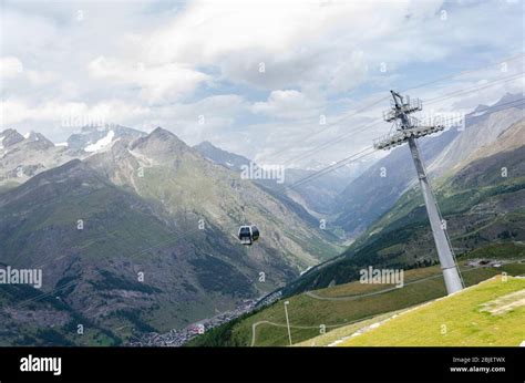 Zermatt Gondola Hi Res Stock Photography And Images Alamy