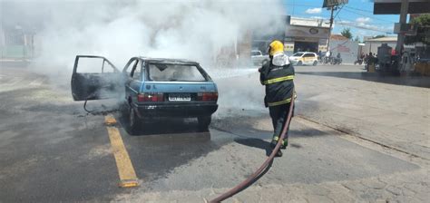 Carro pega fogo em Janaúba e fica parcialmente destruído Revista Tempo