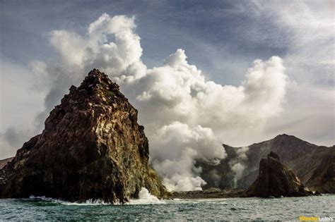 Hiking Across An Active Volcano - Wanderlusters