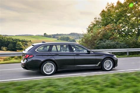 2021 BMW 530d XDrive Touring LCI New Photo Gallery