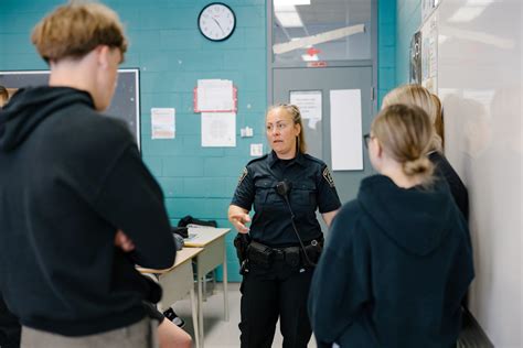 Bals De Finissants La Police De Mascouche Sur Le Terrain Pour