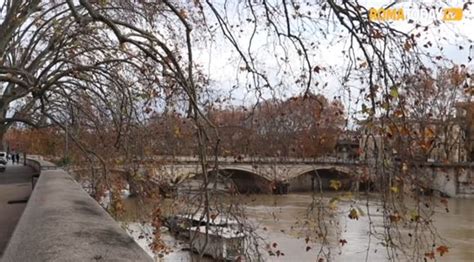 Maltempo A Roma Banchine Chiuse Per Innalzamento Livello Del Tevere