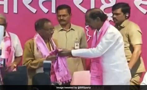 ओडिशा के पूर्व सीएम गिरिधर गमांग और कुछ अन्य नेता Kcr की पार्टी में हुए