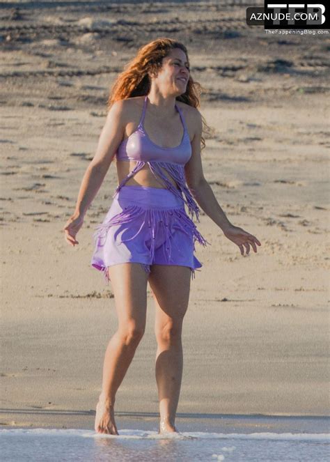 Shakira Sexy Seen Flaunting Her Hot Tits And Legs At The Beach In Cabo Aznude