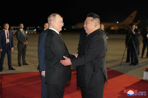 Jak Dyktator Z Dyktatorem Kim Dzong Un Powita Putina W Pjongjangu