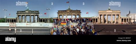 Brandenburg Gate 1989 Hi Res Stock Photography And Images Alamy