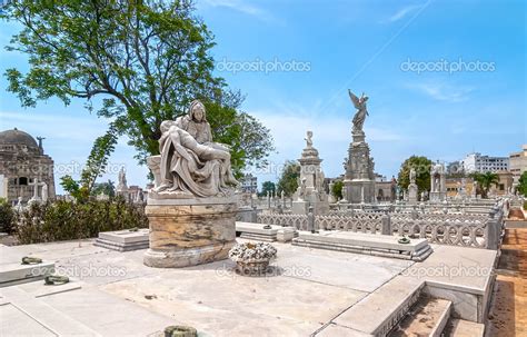 Tumbas Y Tumbas Del Cementerio De Colón 2023