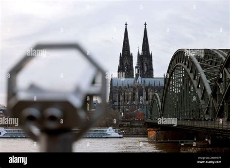 Terroralarm Zum Jahreswechsel Rund Um Den K Lner Dom Sind Polizisten