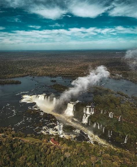 Conheça o lado brasileiro e o argentino das Cataratas do Iguaçu e