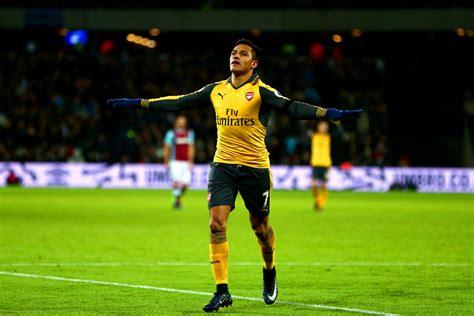 Arsenal: Arsene Wenger Praises Alexis Sanchez After West Ham United Hat Trick - Newsweek