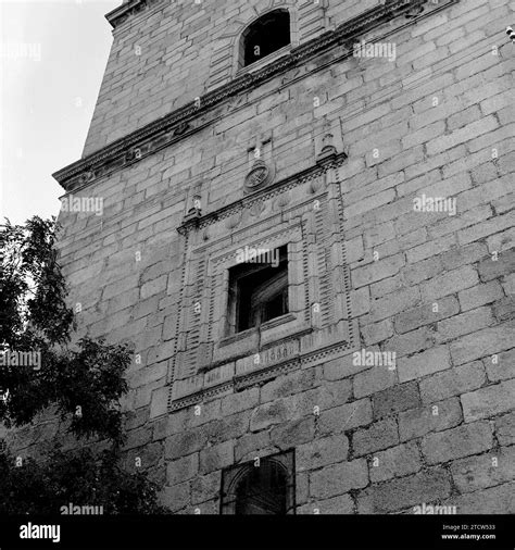 Detalle De La Torre Campanario De La Iglesia De Santiago Apostol