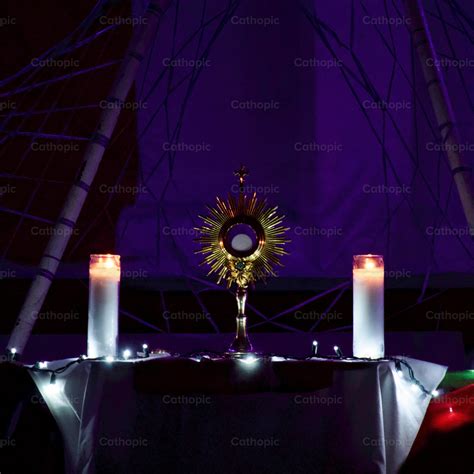 Jesus Eucharist photo - Cathopic