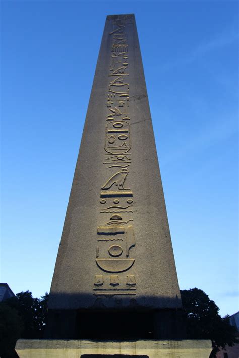 Gambar Cahaya Langit Perspektif Monumen Patung Senja Menara