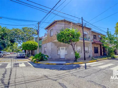 Venta Casa Dormitorios A Os M Con Balc N Agust N Alvarez