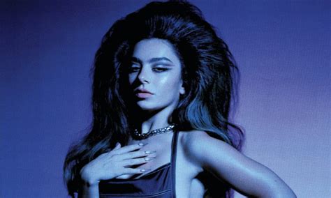 Charli XCX habla de su malvado álter ego y cuenta por qué no volvería a