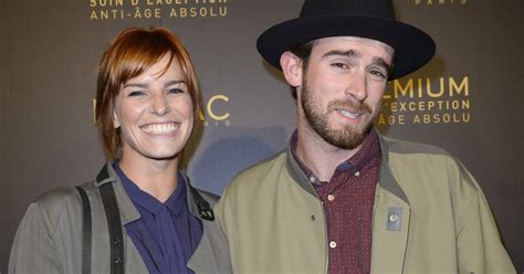 Fauve Hautot Et Son Jules Amoureux Devant Flora Coquerel Et Son Ami