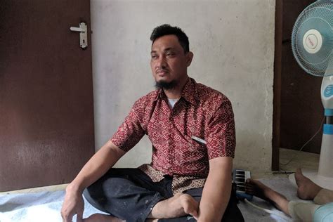 Foto Fakta Di Balik Viral Pria Gendong Jenazah Karena Ambulans