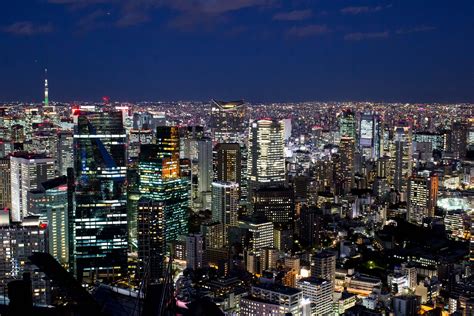 Night view from top of Roppongi Hills Mori Tower (no tripod) : r/japanpics