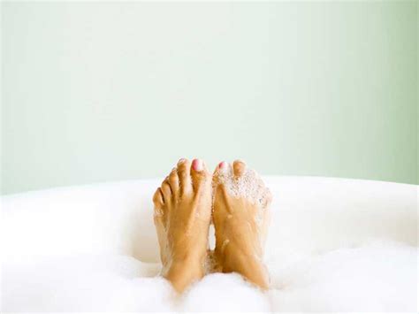 Baking Soda Bath How To Benefits Safety And More Baking Soda Bath