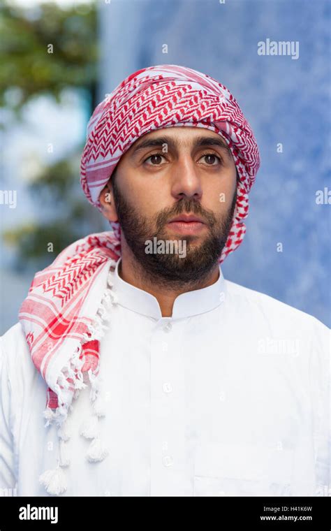 young arabic man Stock Photo - Alamy