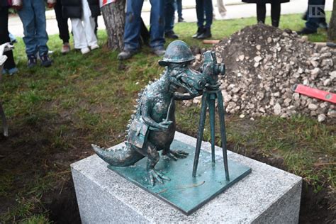 We Wrocławiu krasnale w Krakowie smoki Pierwsze figurki już stoją